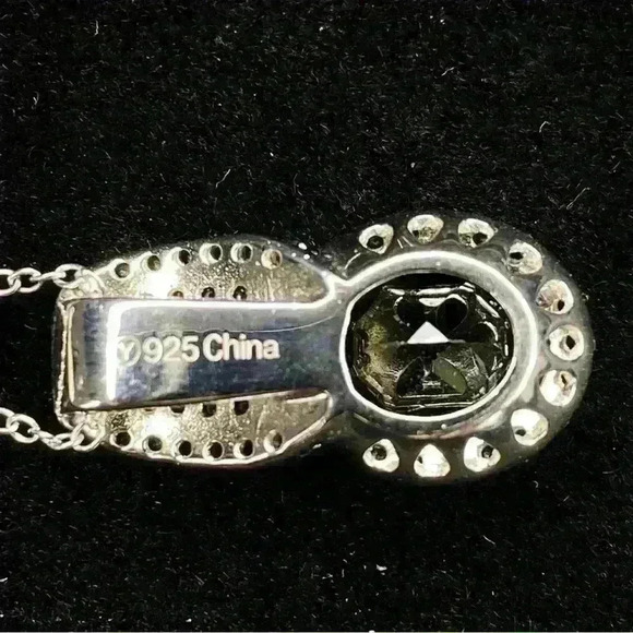 .925 Silver Necklace and Pendant with Onyx-type inset - Picture 3 of 3